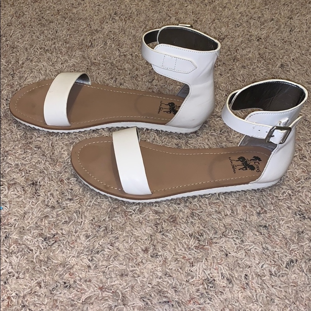 Versatile white sandals 💗 - Picture 4 of 4